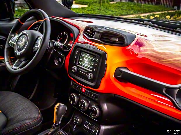 Jeep(进口) 自由侠(海外) 2016款 地狱复仇版 Jeep(进口) 自由侠(海外) 2016款 地狱复仇版