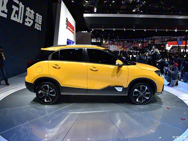 东风乘用车 东风风神AX4 2017款 基本型 东风乘用车 东风风神AX4 2017款 基本型