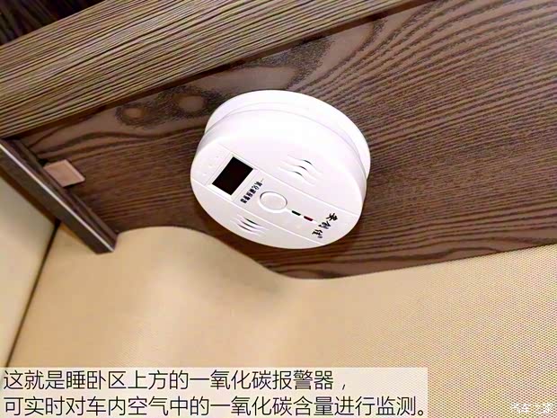 上汽大通 上汽大通V80 2017款 2.5TAMT傲运通国V长轴高顶5座