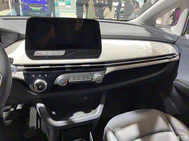 一汽奔腾 奔腾E05 2021款 基本型