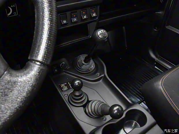 拉达汽车 泥瓦 2017款 基本型