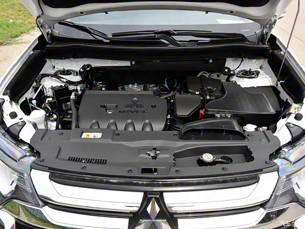 广汽三菱 欧蓝德 2017款 2.4L 四驱精英版 5座