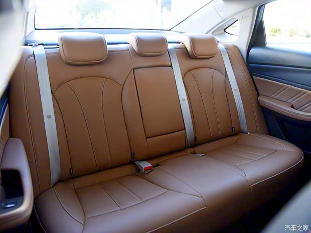 廣汽乘用車 傳祺GA4 2021款 235T 自動(dòng)尊貴版