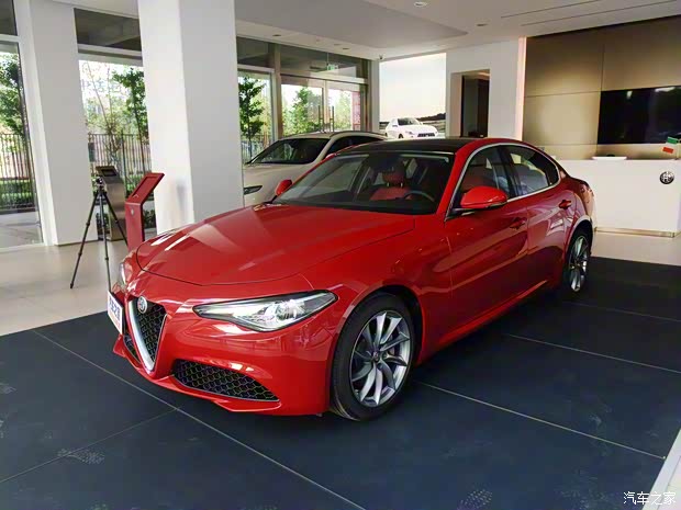 阿尔法·罗密欧 Giulia 2017款 2.0T 280HP 豪华版
