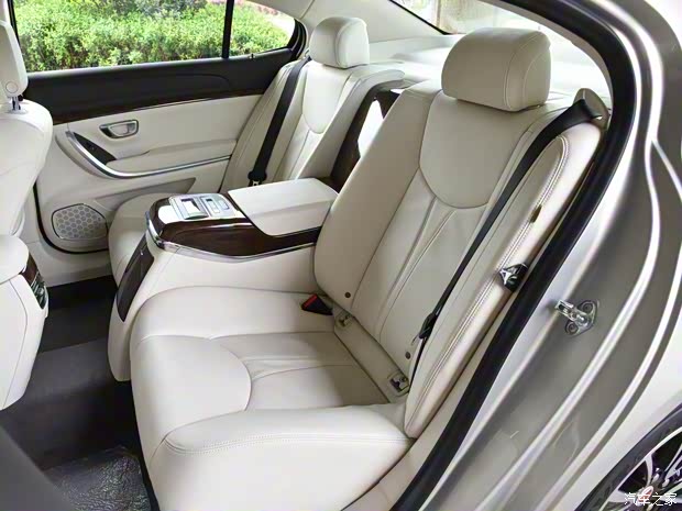 上汽集團 榮威e950 2016款 1.4T 行政尊享版 上汽集團 榮威e950 2016款 1.4T 行政尊享版