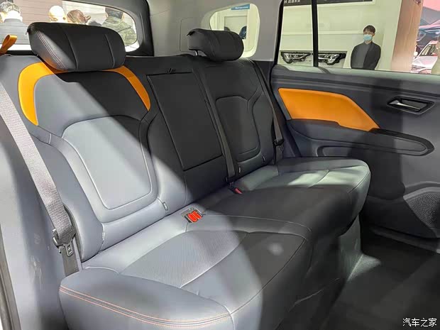 一汽奔腾 奔腾E05 2021款 基本型