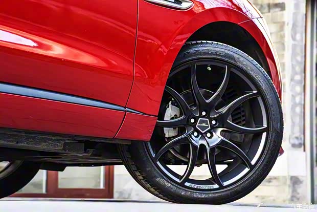 捷豹 捷豹F-PACE 2018款 2.0T 兩驅(qū)都市尊享版