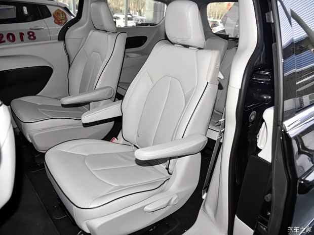 克莱斯勒(进口) 大捷龙PHEV(进口) 2018款 3.6L 插电混动版 克莱斯勒(进口) 大捷龙PHEV(进口) 2018款 3.6L 插电混动版