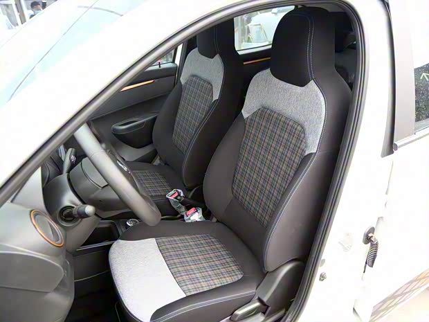 東風(fēng)乘用車(chē) 東風(fēng)風(fēng)神EX1 2020款 低配