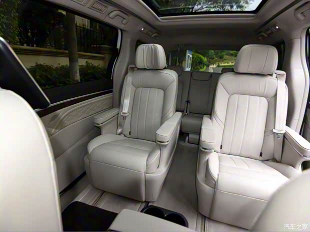 广汽乘用车 传祺GM8 2018款 320T 旗舰版