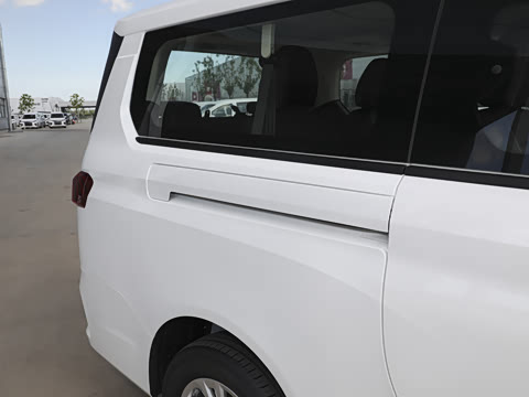 2023款 2.0L 长轴豪华营运版 9座 2023款 2.0L 长轴豪华营运版 9座