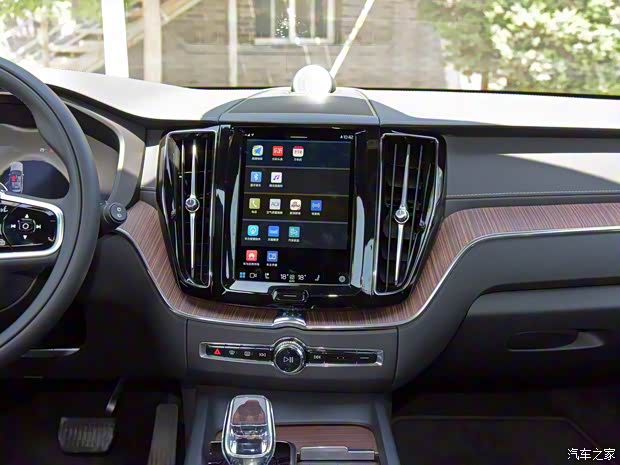 沃尔沃亚太 沃尔沃XC60 2022款 B5 四驱智雅豪华版 沃尔沃亚太 沃尔沃XC60 2022款 B5 四驱智雅豪华版