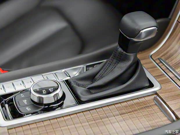 上汽集团 荣威RX8 2018款 30T 基本型