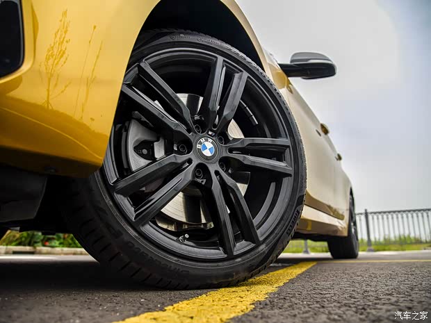 华晨宝马 宝马1系 2021款 改款 125i M运动曜夜版