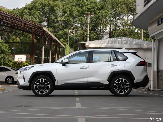 一汽丰田 RAV4荣放 2021款 2.0L CVT四驱尊贵版