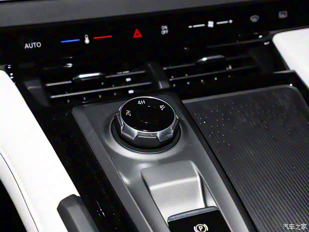 上汽大通 星際H 2023款 2.0T 自動 汽油 豪華版 標(biāo)軸
