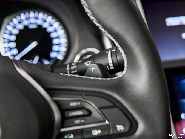 東風(fēng)英菲尼迪 英菲尼迪Q50L 2018款 2.0T 菁英運(yùn)動(dòng)版