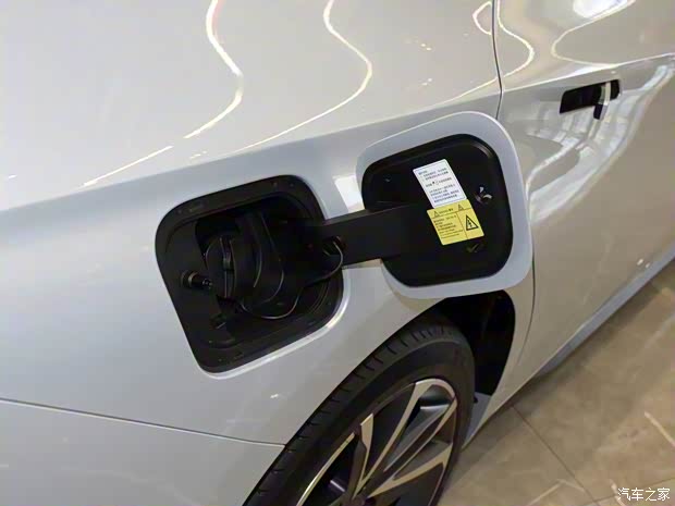 广汽埃安 AION S 2021款 Plus 基本型