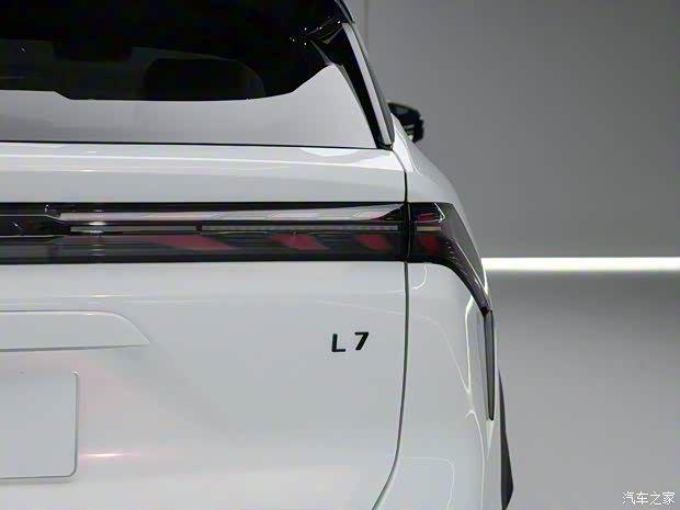 吉利汽车 银河L7 2023款 插混 基本型 吉利汽车 银河L7 2023款 插混 基本型