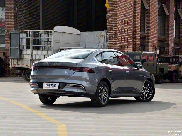 比亚迪 秦PLUS 2021款 DM-i 120KM 尊贵型