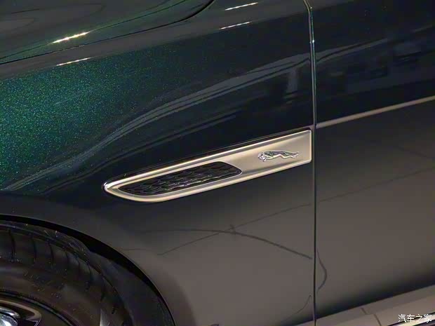 奇瑞捷豹路虎 捷豹XFL 2021款 XFL 2.0T P300 四驅(qū)旗艦運(yùn)動(dòng)版