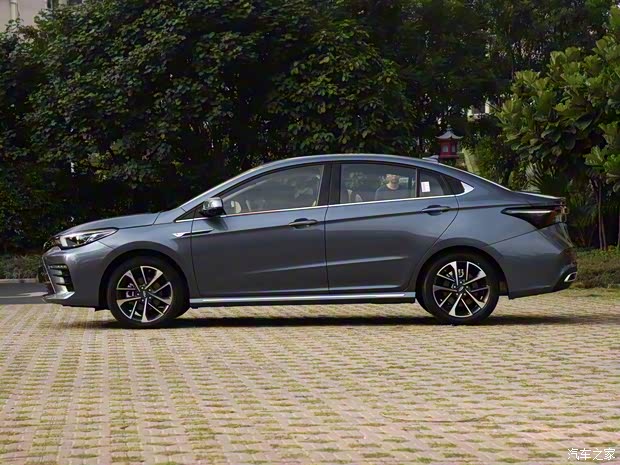 奇瑞汽车 艾瑞泽5 PLUS 2021款 小艾 1.5T CVT智PLUS