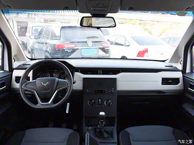 上汽通用五菱 五菱宏光PLUS 2019款 基本型