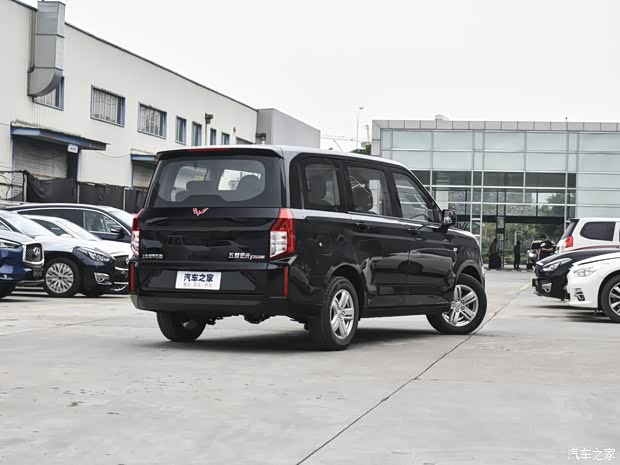 上汽通用五菱 五菱宏光PLUS 2019款 1.5T 手动舒适型 7座 上汽通用五菱 五菱宏光PLUS 2019款 1.5T 手动舒适型 7座