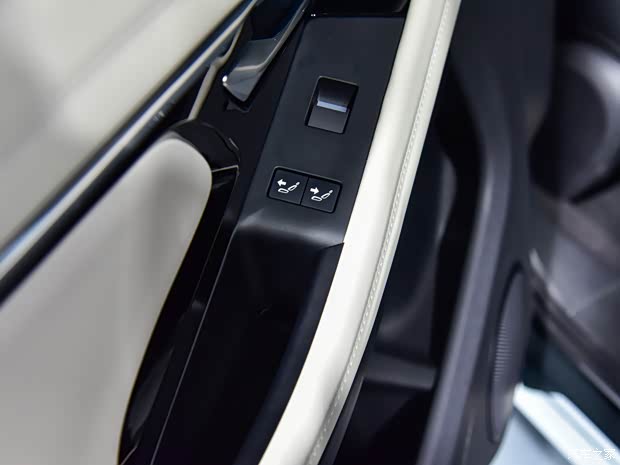 奇瑞捷豹路虎 攬勝極光 2021款 極光L 249PS 首發(fā)版 R-Dynamic S