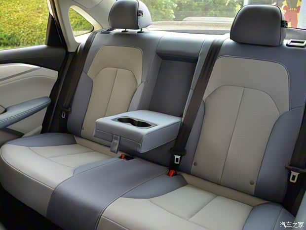 上汽集團(tuán) R汽車 ER6 2021款 新動(dòng)版 620km 智享版