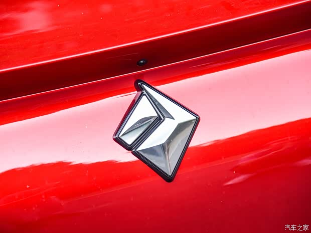 上汽通用五菱 新宝骏RC-6 2019款 1.5T CVT 24小时在线旗舰型 上汽通用五菱 新宝骏RC-6 2019款 1.5T CVT 24小时在线旗舰型