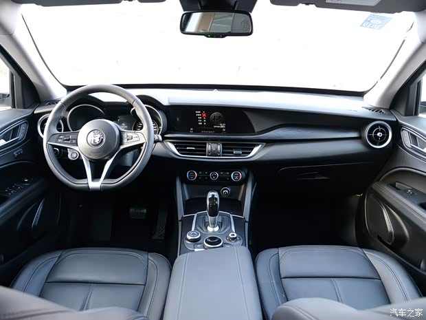 阿尔法·罗密欧 Stelvio 2017款 2.0T 200HP 精英版