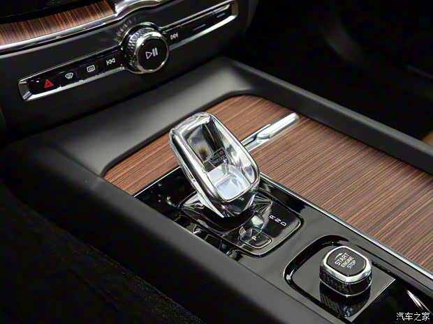 沃尔沃亚太 沃尔沃XC60 2022款 B5 四驱智远豪华版