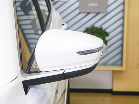 2025款 冠军版 1.5T DCT冠军PRO 5座 2025款 冠军版 1.5T DCT冠军PRO 5座