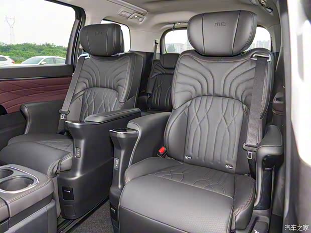 广汽乘用车 传祺M8 2024款 大师系列 400T 尊贵版 广汽乘用车 传祺M8 2024款 大师系列 400T 尊贵版