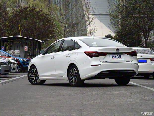 长安汽车 逸动 2018款 1.6L GDI 手动尊尚型 长安汽车 逸动 2018款 1.6L GDI 手动尊尚型