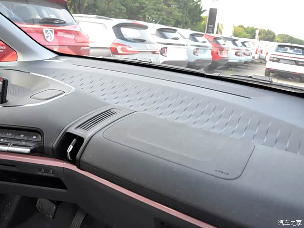 上汽通用五菱 新宝骏E300 2020款 基本型