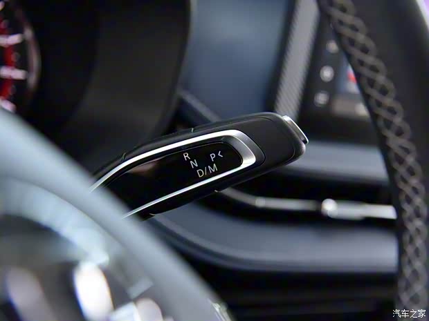 上汽大通 上汽大通MAXUS 新途V70 2023款 2.0T 精英版 自動(dòng)短軸低頂 5/6座