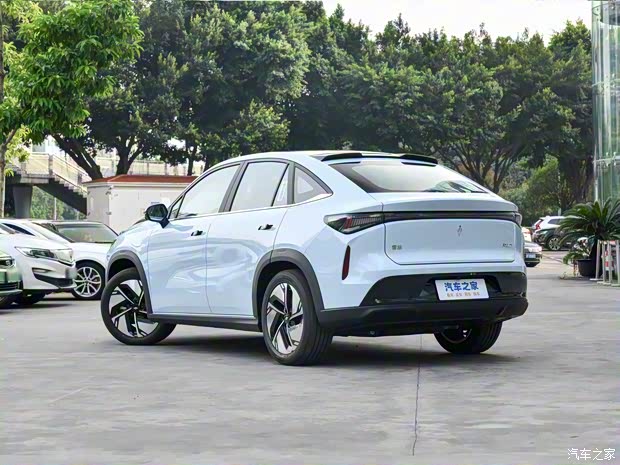 睿蓝汽车 睿蓝7 2023款 605km 猎光 睿蓝汽车 睿蓝7 2023款 605km 猎光