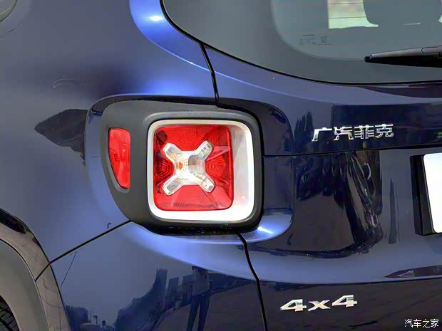 广汽菲克Jeep 自由侠 2018款 互联大屏版 180TS 自动四驱全能版