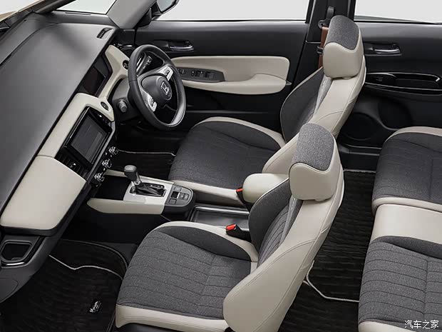 本田(進(jìn)口) 飛度(進(jìn)口) 2021款 e:HEV Maison 20周年特別式樣