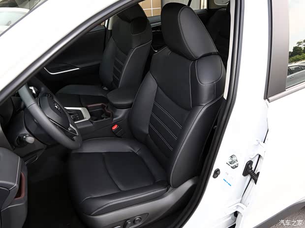 一汽丰田 RAV4荣放 2021款 2.0L CVT四驱尊贵版