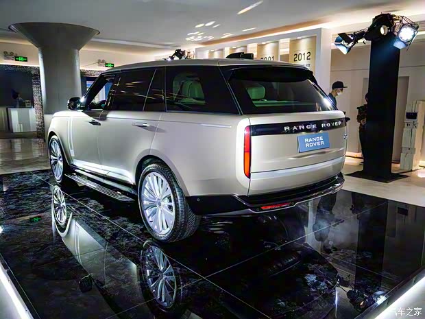 路虎(進(jìn)口) 攬勝 2022款 4.4 V8 530PS 首發(fā)版