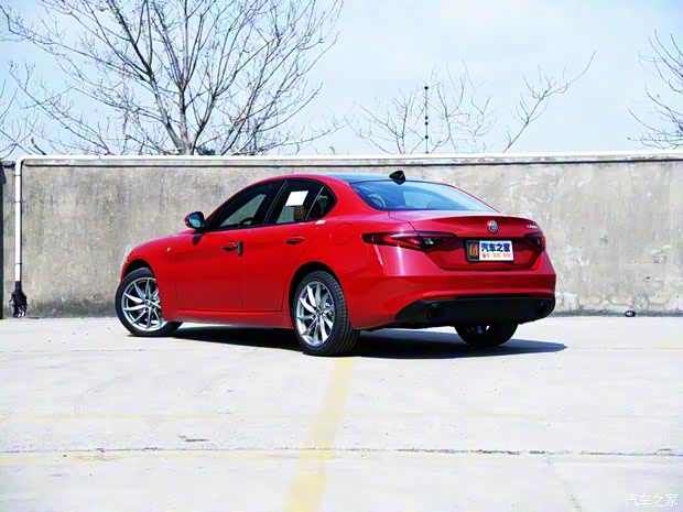 阿爾法·羅密歐 Giulia 2022款 2.0T 280HP Ti 駕控版