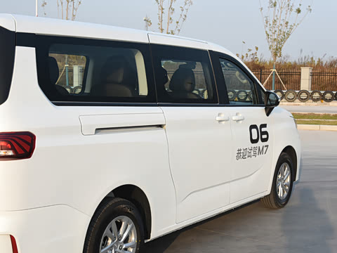 2023款 1.6L 长轴商务型 7座 2023款 1.6L 长轴商务型 7座