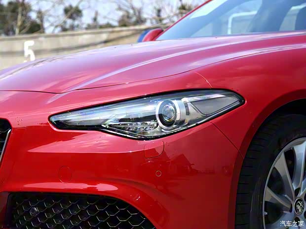 阿爾法·羅密歐 Giulia 2022款 2.0T 280HP Ti 駕控版