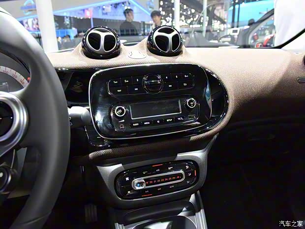 smart smart forfour 2018款 0.9T 66千瓦风尚型