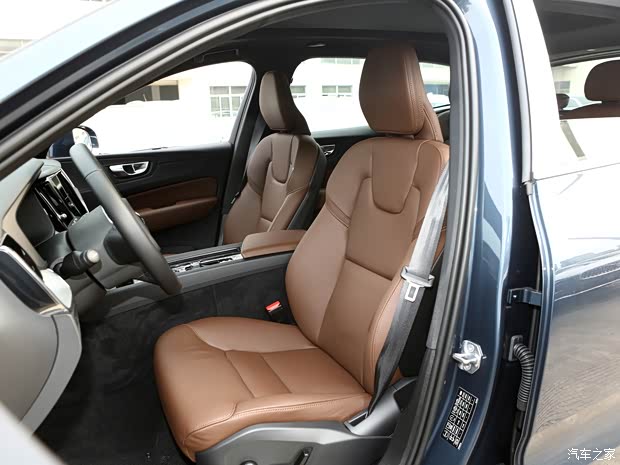 沃尔沃亚太 沃尔沃XC60 2023款 B5 四驱智逸豪华版