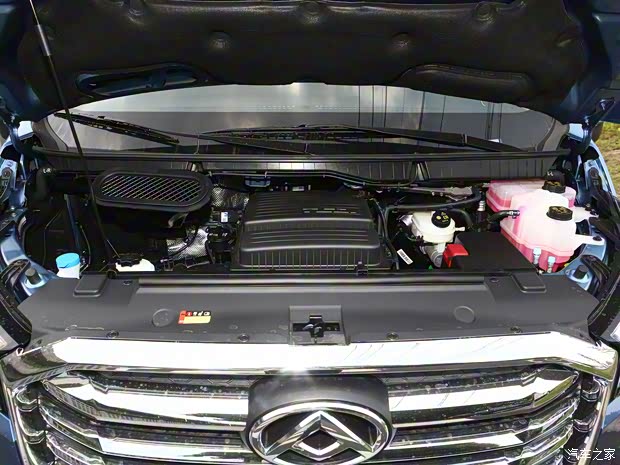 上汽大通 上汽大通MAXUS V90 2022款 2.0T AMT運(yùn)杰前驅(qū)短軸高頂后單胎6座