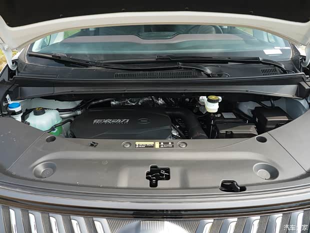 广汽乘用车 传祺M8 2024款 大师系列 400T 尊贵版 广汽乘用车 传祺M8 2024款 大师系列 400T 尊贵版